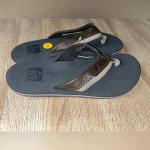 Men’s New Reef Sandals size 9 Flip Flops